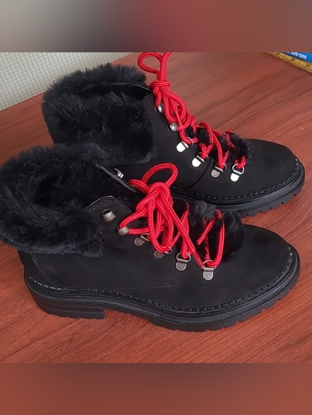 Sugar Rolls Womens 7 black Faux suede faux fur winter ankle Booties red laces